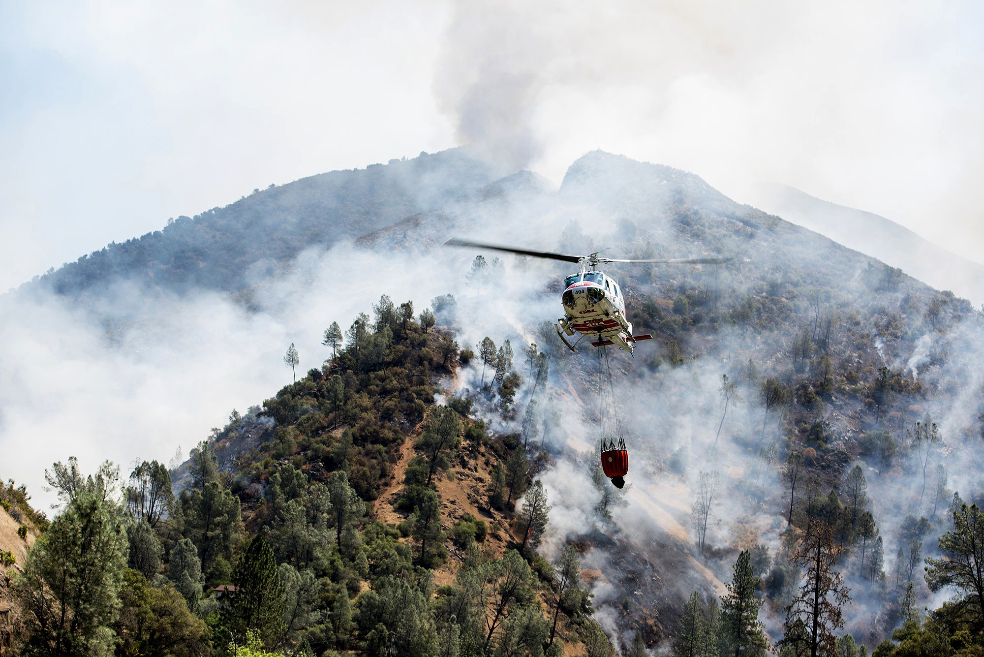 Photo of helicopter fighting Ferguson Fire
