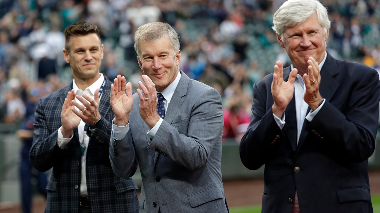 Photo of Seattle Mariners general manager Jerry Dipoto, left, president Kevin Mather, center, and majority owner John Stanton
