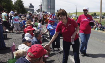 Picture of Rep. Cathy McMorris Rodgers shaking hands with supporters