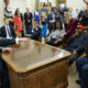 Photo of Kanye West in the Oval Office with Donald Trump