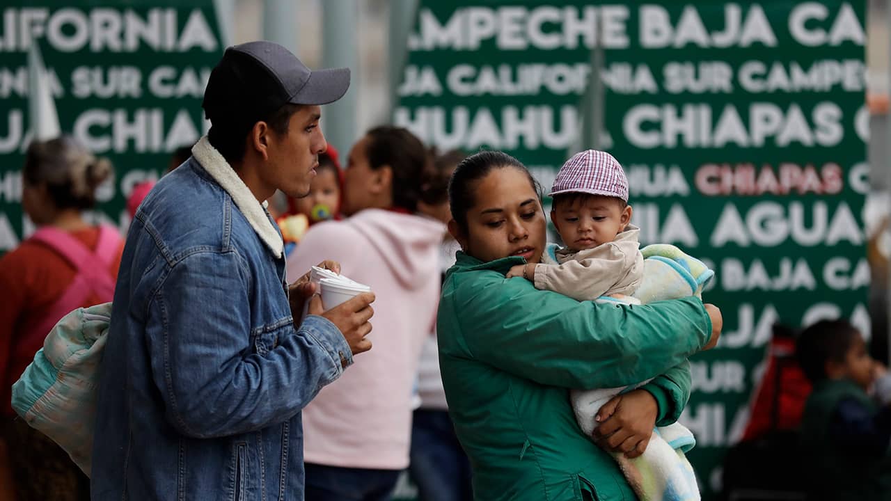 Photo of migrants waiting at the Mexico border