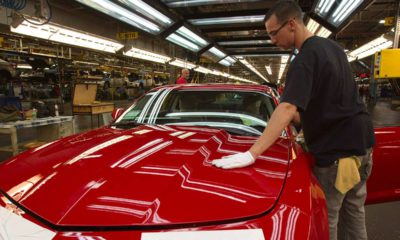 Photo of a GM worker at the factory in Ontario
