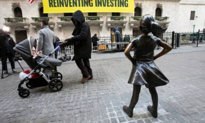 Photo of "Fearless Girl" statue in front of the New York Stock Exchange