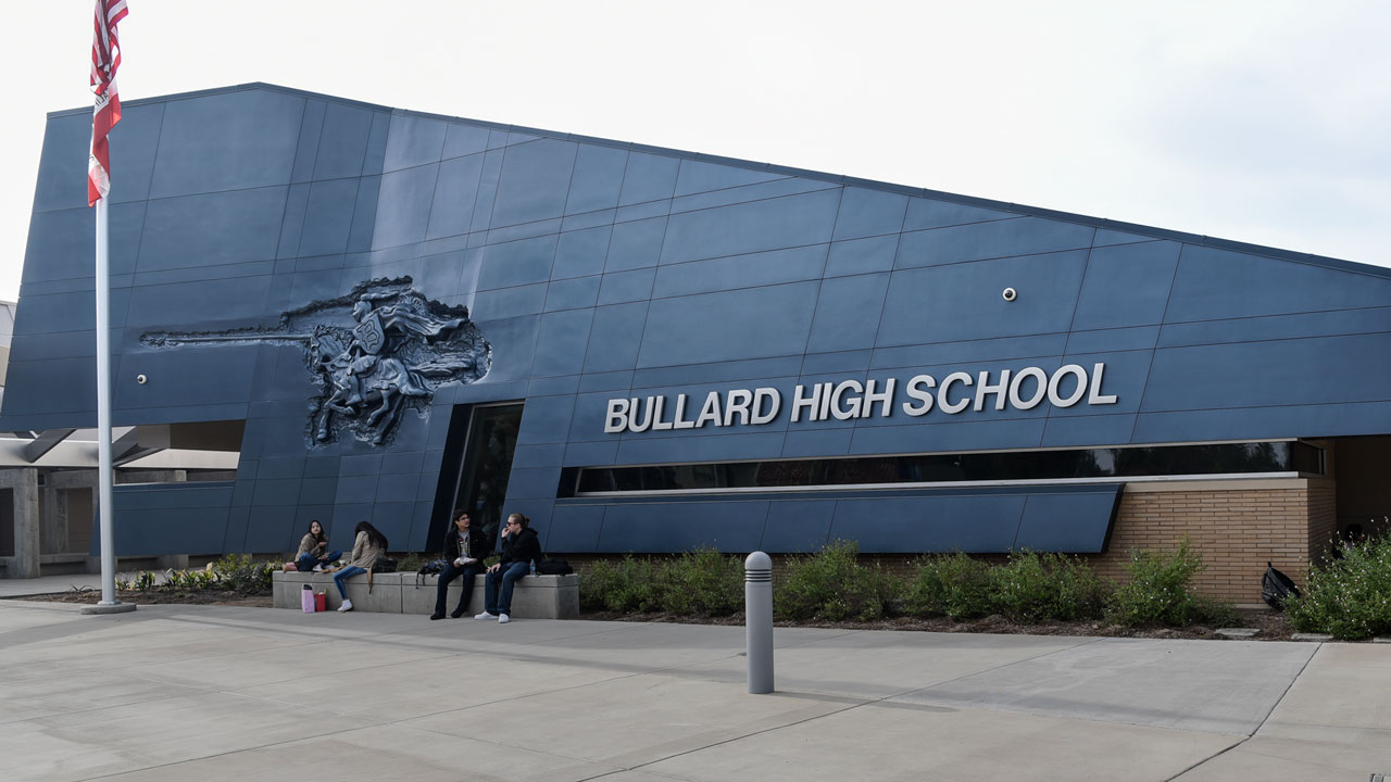 Photo of entrance to Bullard High School