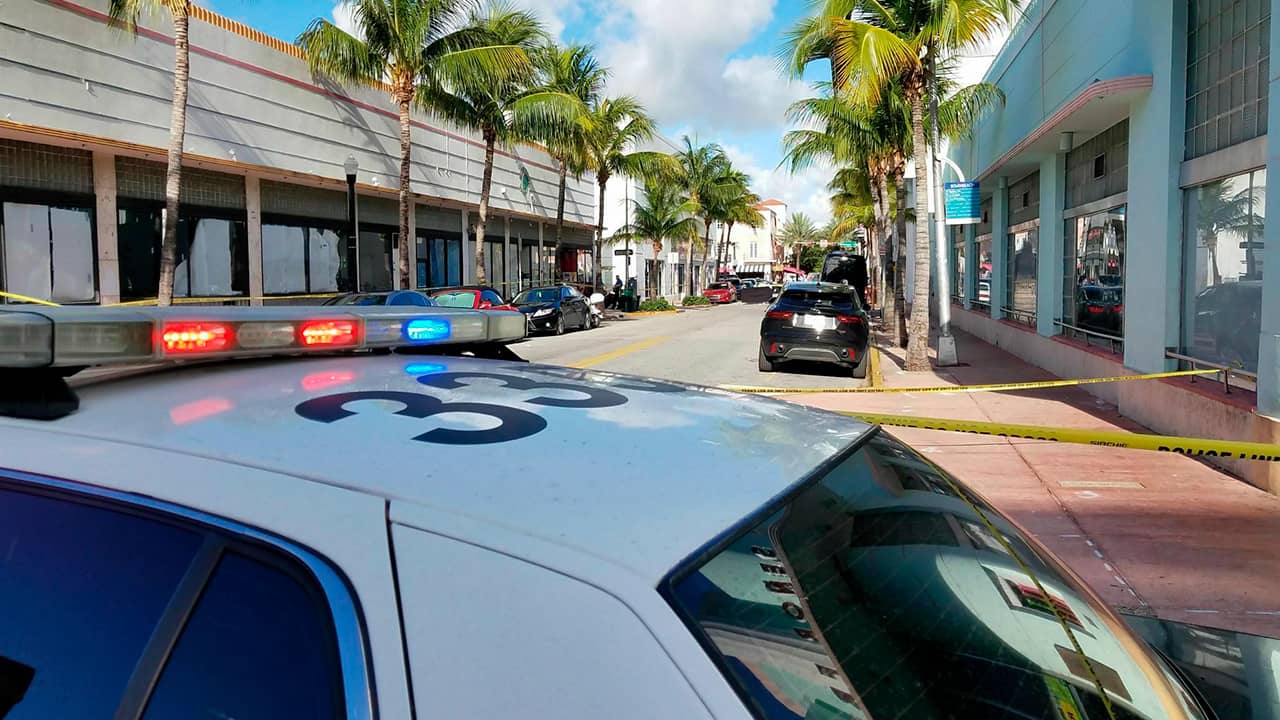 Photo of Miami Beach investigators