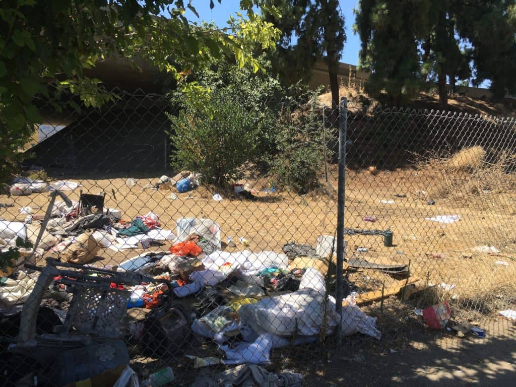 photo of freeway trash along highway 41 in Fresno