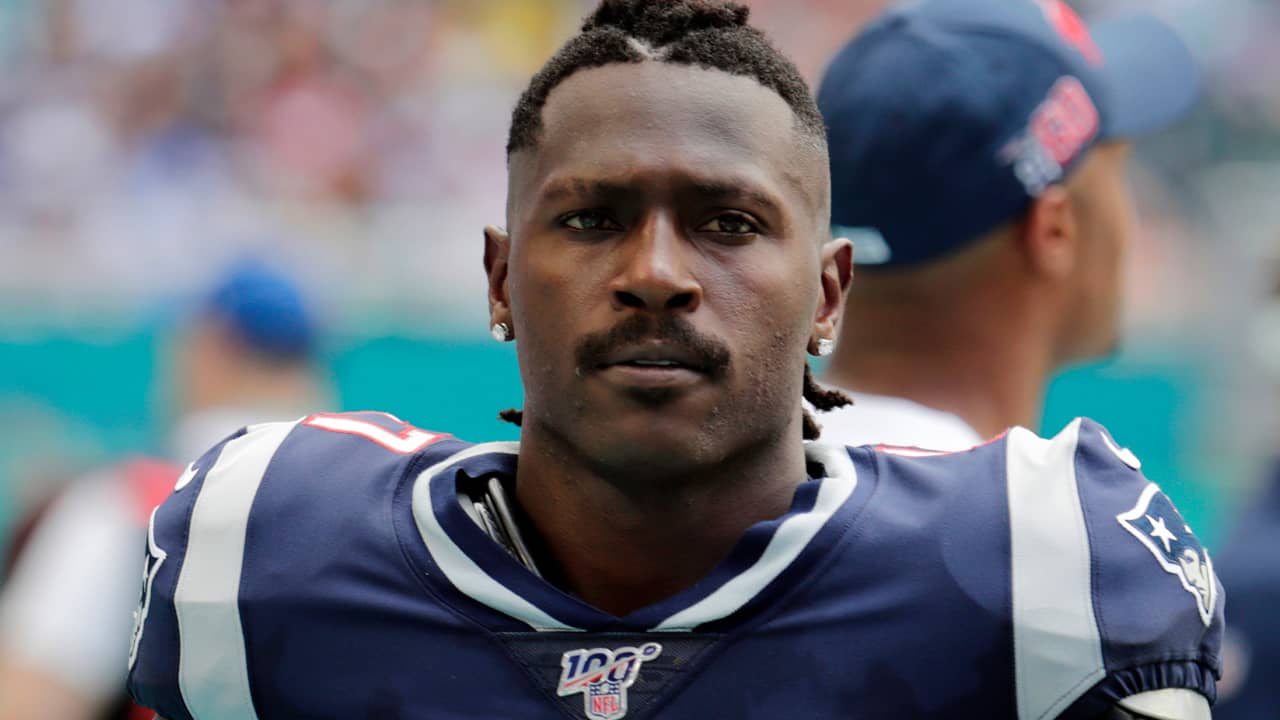 Photo of Antonio Brown in a New England Patriots uniform