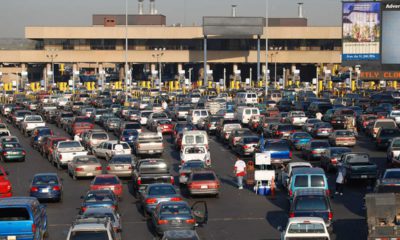 Photo of cars lining up at border checkpoint