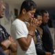 Photo of Honduran migrants praying before dinner