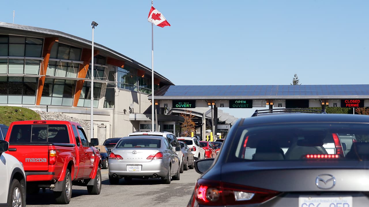 Photo of the Peace Arch Border Crossing, in Blaine, Wash.