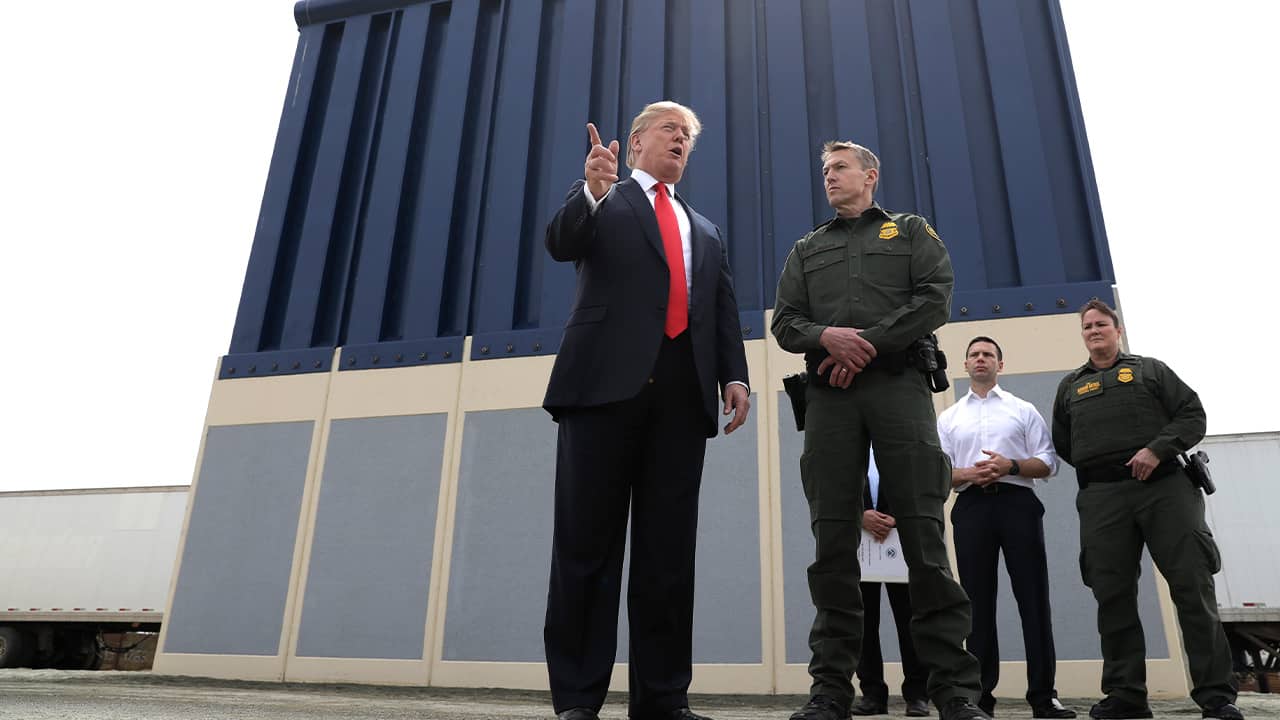 Photo of President Donald Trump and Border Patrol agents
