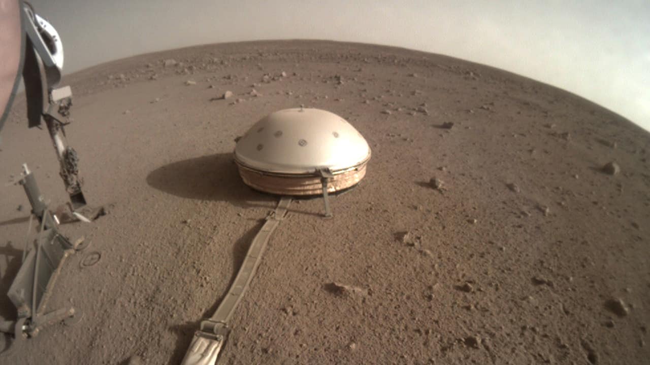 Photo of InSight on Mars