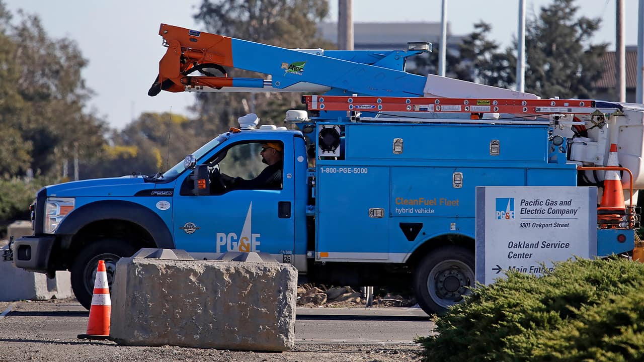 Photo of a PG&E truck