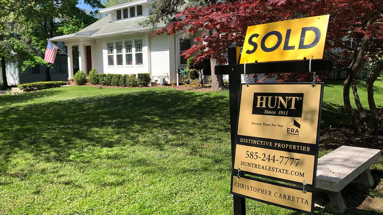 Photo of a sold sign